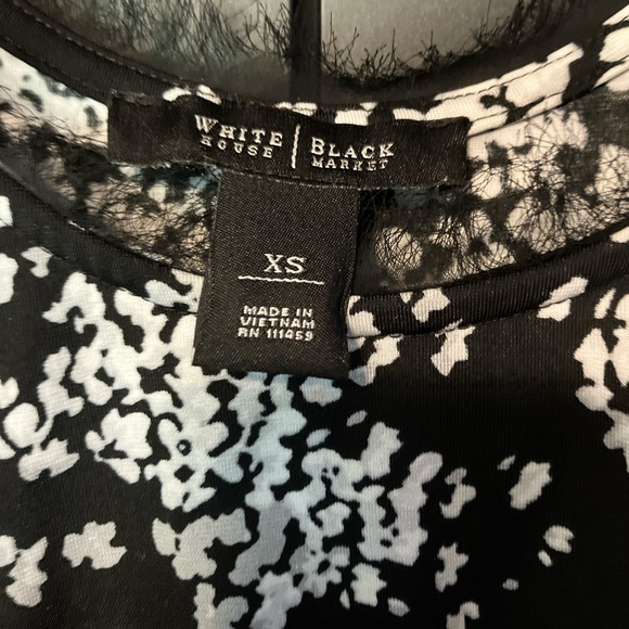 White House Black Market Polka Dot and Flowers Black & White Tiered Camisole XS - Picture 4 of 4